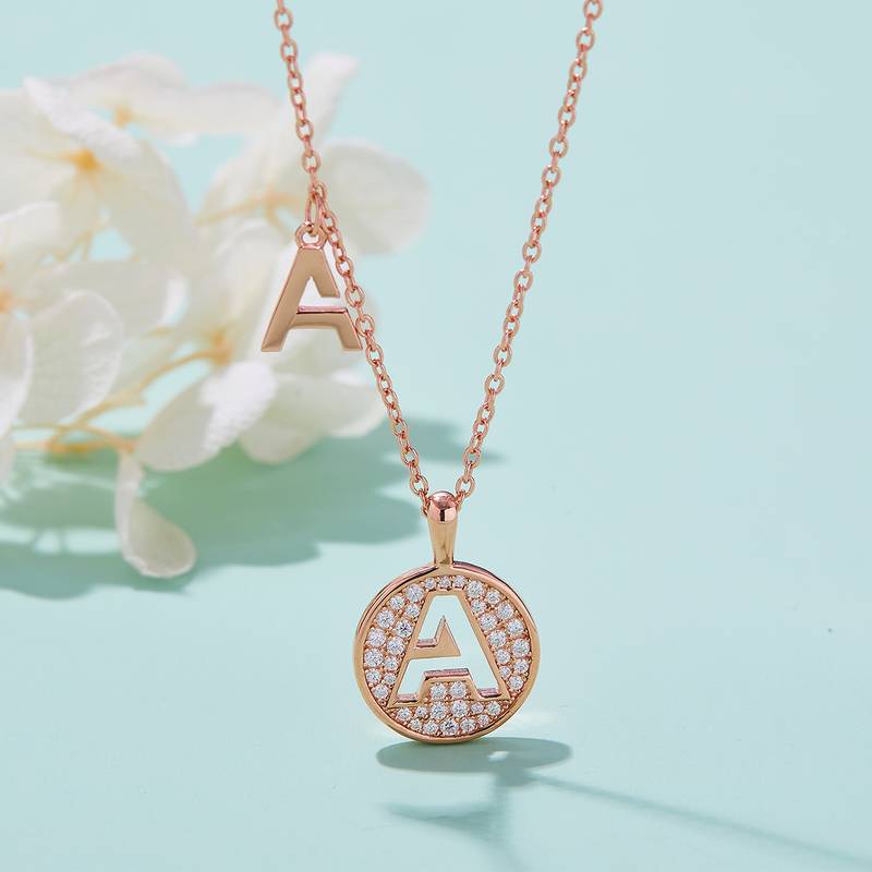 A pendant S925 silver plated rose gold Moissanite diamond light luxury letter necklace